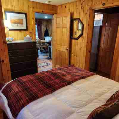Tamarac Cabin at Colden Lodge Rooms
