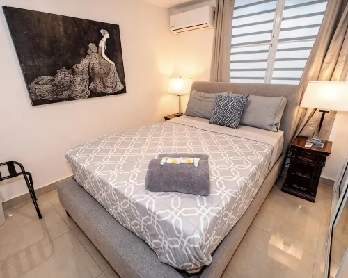 Spacious Retreat with Private Jacuzzi and Tropical Patio 蓬塞住宿飯店