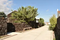 View of the Sea. Large Private Garden - Free wifi - Balkon
