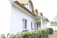 Two-Story Vacation Rental Near the Beach with a Fireplace -  Apartamentos vacacionales