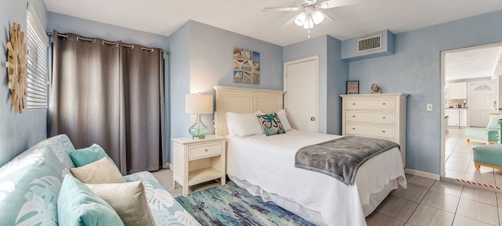 Sleeps 8/Ocean Views/ Private Deck/Beach Gear/Steps to Ocean/ Trailer Parking Hotels in Ormond Beach