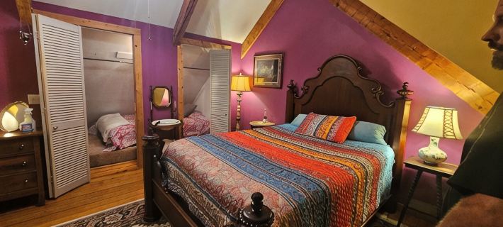 Nature Lovers Paradise- Rustic Cabin on 2 Acres with a Creek! Hotels in Cheatham County