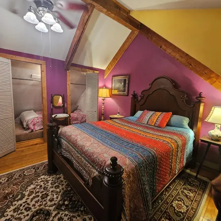 Nature Lovers Paradise- Rustic Cabin on 2 Acres with a Creek!