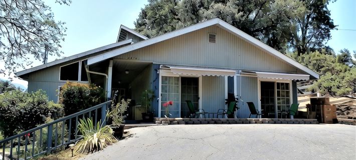 Family-Friendly, Pet-Friendly, 2 Minute Drive To Everything In Oakhurst Hotels in Oakhurst