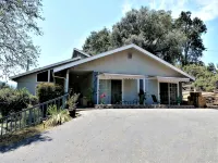 Family-Friendly, Pet-Friendly, 2 Minute Drive To Everything In Oakhurst - Balcony