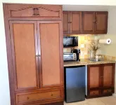 Ocean front studio condo w/views of pool, ocean & Sleeping Giant Mountain - 2 étoiles