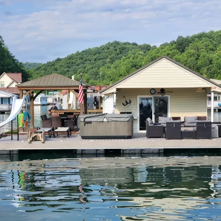 Heavenly Hideaway Floating Cabin with a HOT TUB Norris Lake, Whitman Hollow