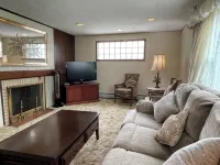 Entire Home 3 Bedroom 1 Bath 6 Guests - Convenient Location close to  Airport - 2 stjerner