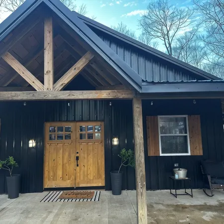 3 bdrm/2 full bath home 1.5 miles from Wolf Creek Marina, Lake Cumberland
