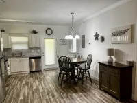 Modern & Comfy, Spring is Here, Near Cade's Cove in Townsend, the Peaceful Side! - Uima-altaat