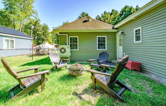 Cheerful Single Level Home w/ Shared Beach on Sebago Lake!