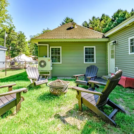 Cheerful Single Level Home w/ Shared Beach on Sebago Lake!