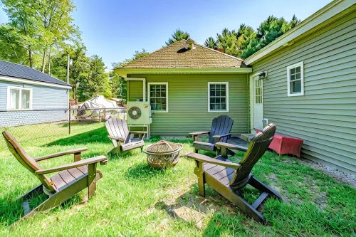 Cheerful Single Level Home w/ Shared Beach on Sebago Lake!
