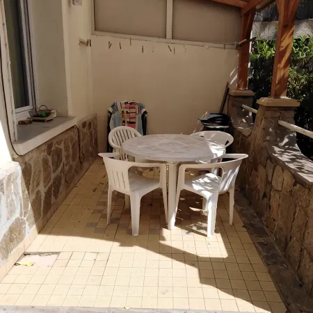 2 Bedroom Private Vacation Home in Toulon