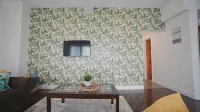 Modern Condo w/ Panoramic Views Walking Distance Between Grand Anse & BBC Beach - 3성급