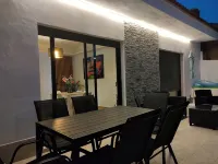 Independent villa with private pool, 5 min from the beach!