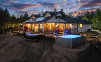 A cabin look house with Dome Room/Spa/Pool/View/Play Set/Game Room/FamilyFun - 4-Star