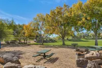 Gorgeous Vacation Home - Trails, Golf & Dining