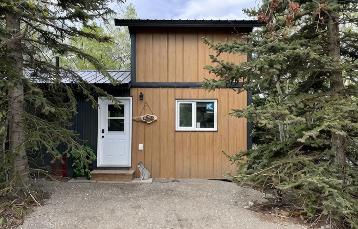 Payne Lake Wilderness Huts - Wolf's Lair