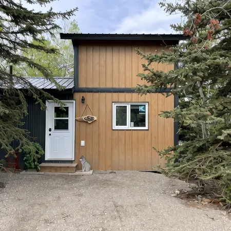 Payne Lake Wilderness Huts - Wolf's Lair