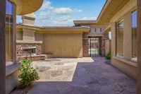 Beautiful 3 bedroom home in a private community in Estrella Mountain Ranch