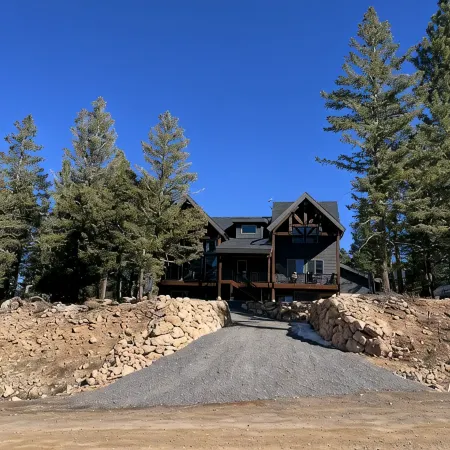 Stunning Luxury Executive Style Cabin 7 BR 4.5 BA Hi Speed Wi-Fi