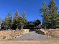 Stunning Luxury Executive Style Cabin 7 BR 4.5 BA Hi Speed Wi-Fi - شرفة
