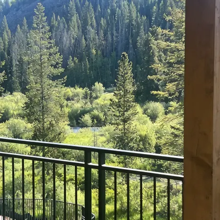 Spectacular Mountain Retreat