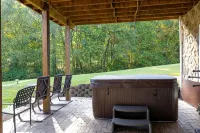 4-Bedroom 3-Bath Lakefront Home with Private Dock.  Can Sleep up to 14 People. - 4-Star