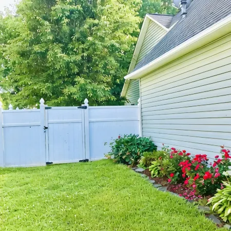 Mountain Retreat: Pool, Hot Tub & Spacious, Family-Friendly Comfort
