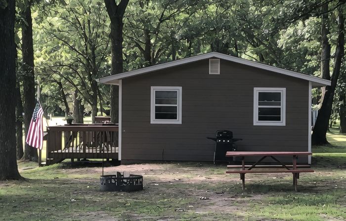 Cozy Up North cabin on beautiful Lake Waukenabo