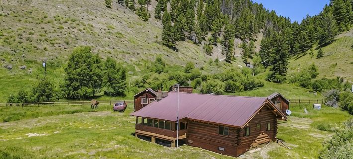 Montana Hideaway on the Madison River Hotels in Madison County