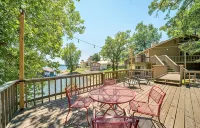 Peaceful 2 acre Lakefront Home in Duck Creek w/ Boat Dock, Game Room w/ Wet Bar - 3-stjärniga