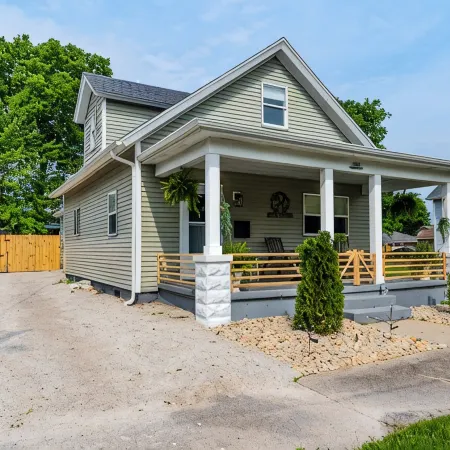 Peaceful Pet-Friendly Cottage Near Starved Rock+EV Charger+Fully Fanced Yard!