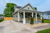 Peaceful Pet-Friendly Cottage Near Starved Rock+EV Charger+Fully Fanced Yard!