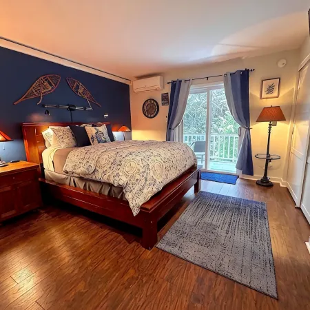 Beautiful Riverfront Townhome w/Fireplace.Steps to Historic Downtown Stowe.