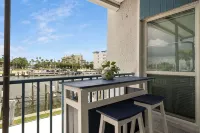 Stunning, fully renovated, waterfront, condo, heated pools, near beach - 3-Star