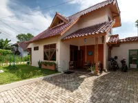 Belgareti Modern Ethnic House Cipanas Puncak Hoteles en Pacet