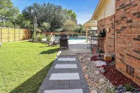 Resort Pool & Spa Retreat with Game Room, Patio, Foosball & BBQ - Homestays