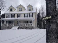Large private luxury home with outdoor hot tub Hotels in Rangeley