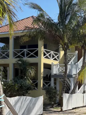 Penthouse-Level 2Br on Coco Bay , Starlink, AC & Sea Turtles