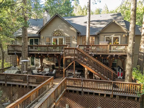 Large 2 Story Home; Walk 2Lake, Enclosed Backyd w Running Stream; Dog Friendly! - 4つ星