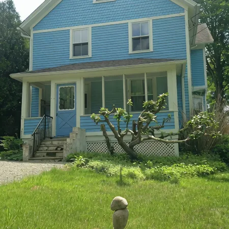 Comfortable Living in Casual 100 yr old Home, 10 min walk to Stonington Village