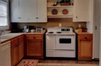 Rustic Roost in Historic Neighborhood - โฮมสเตย์