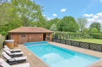Luxury Spa House | Heated Pool | Spa Facilities - Villas
