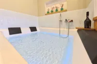 Itria Palace - Hot Tub