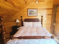 Hannah's Hideaway - Sleeps 6, secluded cabin in Stuart with mountain views Hotels in Patrick County