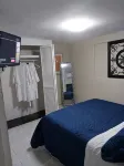 1bdrn apt. with self checking and pet friendly.3min. walk to beach . - Wifi