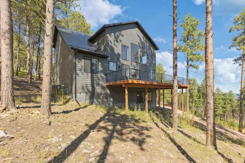 The Falcon- Breathtaking Mountain Views - 4-Star