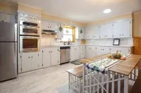Charming 4-bedroom home with AC and WiFi close to downtown historic Honesdale - 3-Star
